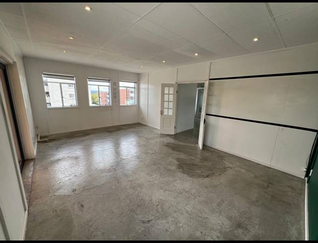 275M² OFFICE TO LET IN FERNDALE
